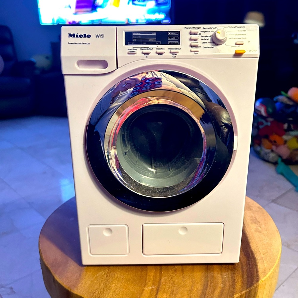 Theo Klein- Miele washing machine. Actual functioning.